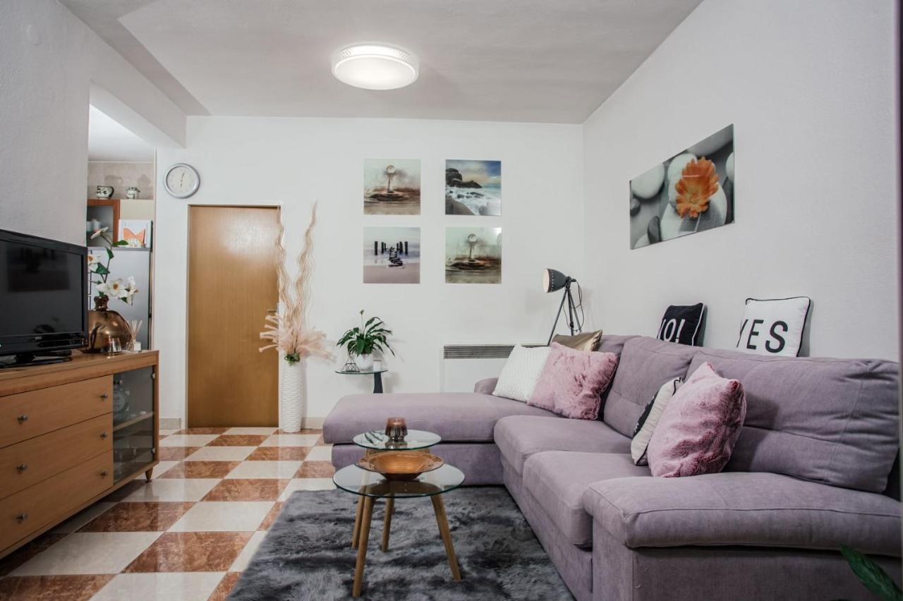Apartments Nora Макарска Экстерьер фото